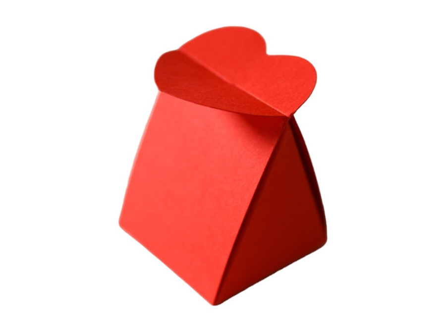 Ajándék kartondoboz, füle szív alakú, piros, papír, Valentin nap 4x4x4,5cm