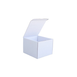 Csomagoló doboz, önzáró, postai kartondoboz 115x110x85mm fehér