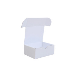 Csomagoló doboz, önzáró, postai kartondoboz 150x120x60mm fehér